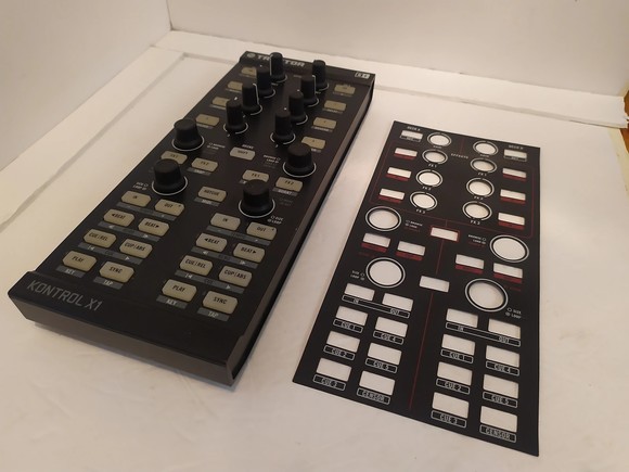 Native Instruments Traktor Kontrol X1 Mk1 DJ Controller - Picture 3 of 12
